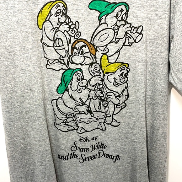 Uniglo Disney 7 Dwarves Shirt!  5 on the front 2 On the back! - Picture 2 of 6